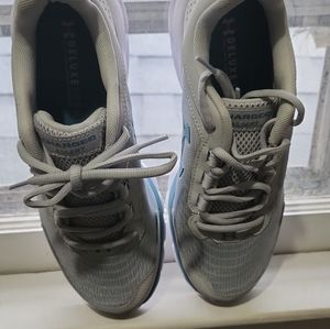 under Armour size 9.5  women shoes 👟